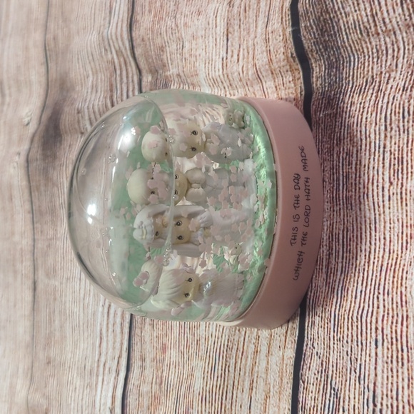 Precious Moments "This Is The Day Which The Lord Hath Made" Snow Globe - Picture 3 of 3